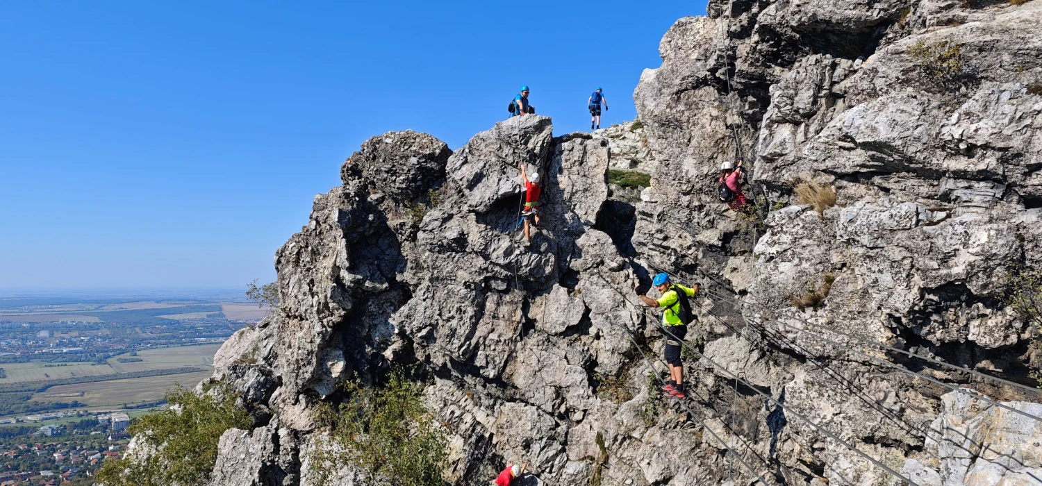 Akčný teambuilding na ferratách v prírode s profesionýlnymi inštruktormi