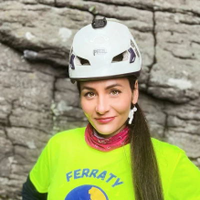 Lydka – energická ferratová inštruktorka s lezeckým nadšením, starostlivým prístupom a motiváciou prekonať komfortnú zónu